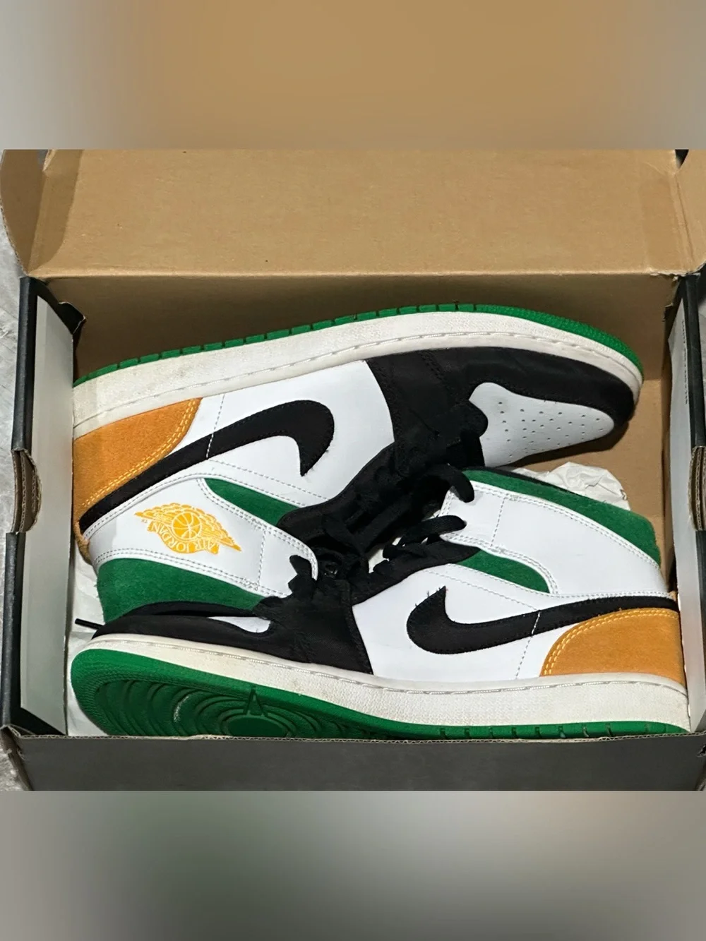 Jordan Men's Low-Top Sneakers in White/Green/Black/Gold